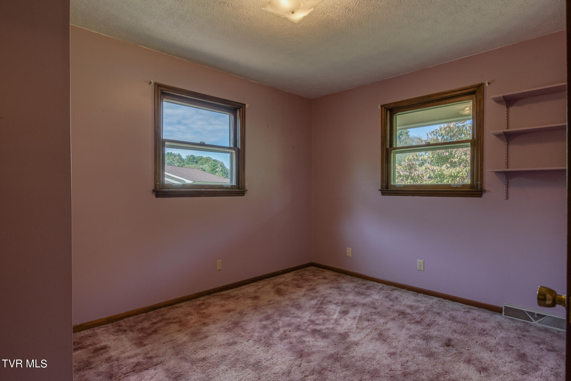 186 Freedom Road Bristol, VA 24201 - Photo 18 of 33 161_3747_14 copy