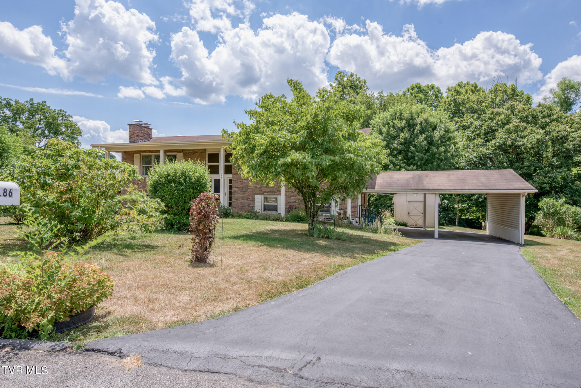 186 Freedom Road Bristol, VA 24201 - Photo 2 of 33 161_2781_2 copy