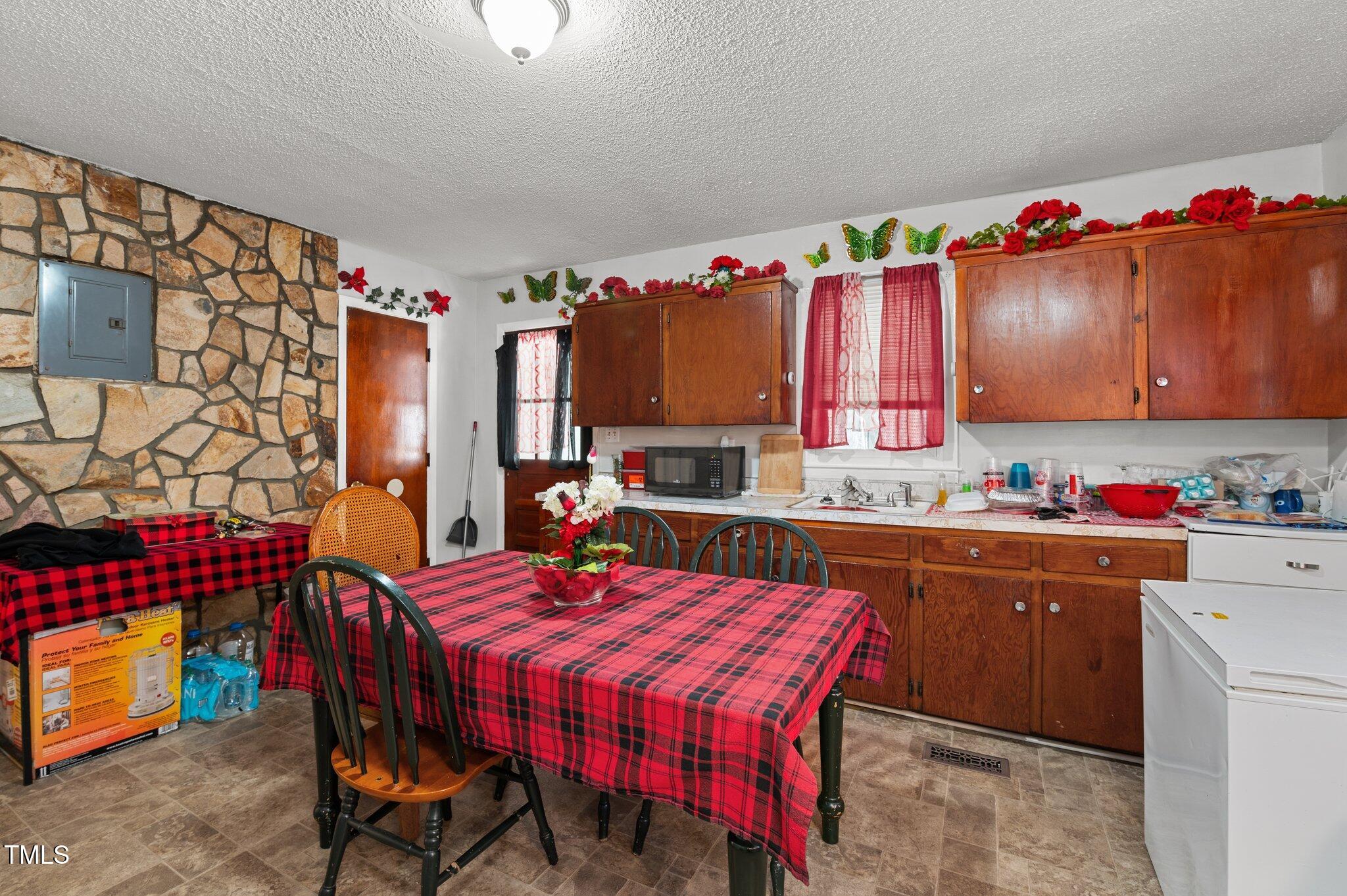 1625 Gun Club Road Henderson, NC 27537 - Photo 8 of 34 22-web-or-mls-DSC_5632