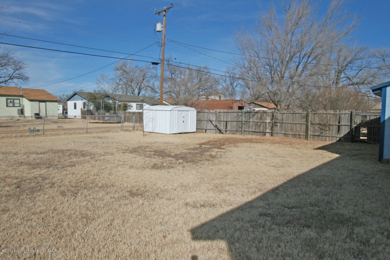 5106 Bowie Street Amarillo, TX 79110 - Photo 14 of 14 a view of a dry yard with wooden fence
