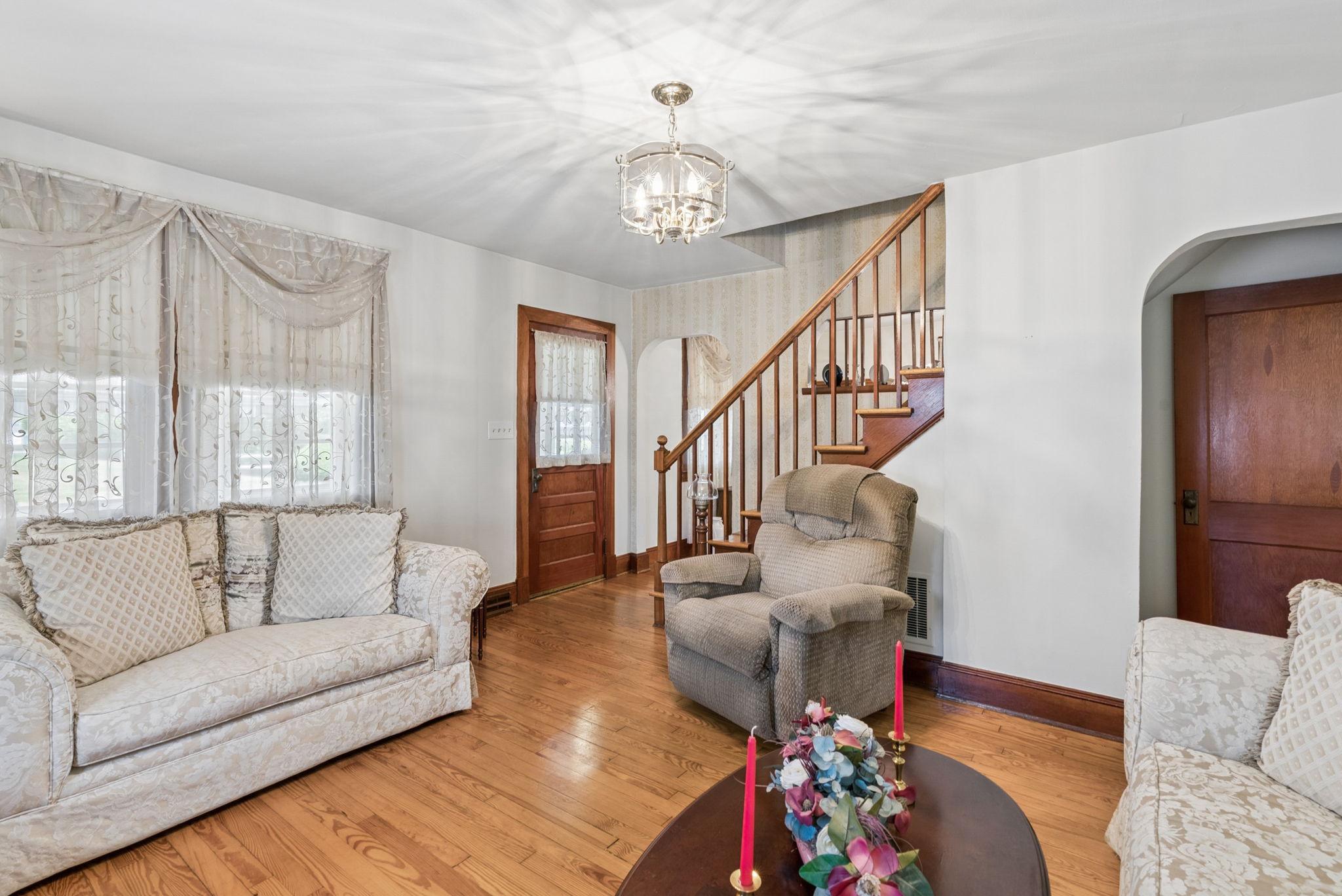 19 Old Solomons Island Road Annapolis, MD 21401 - Photo 5 of 51 Living Room