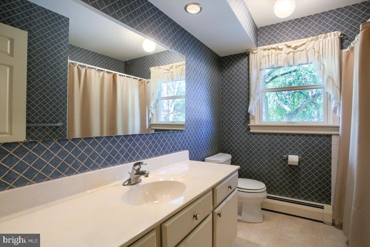 250 Blacksmith Road Camp Hill, PA 17011 - Photo 38 of 39 Full hall bath