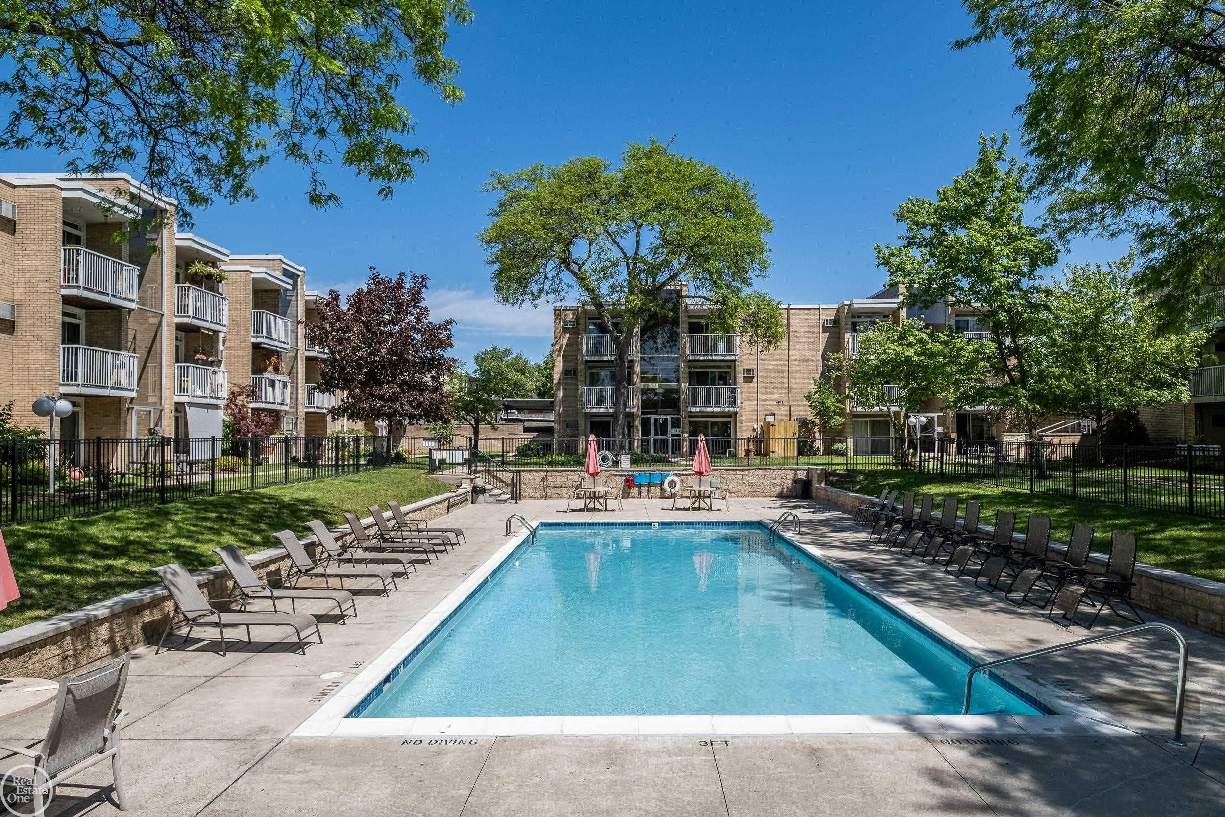 4909 Crooks Road, Unit E 5 Royal Oak, MI 48073 - Photo 16 of 35