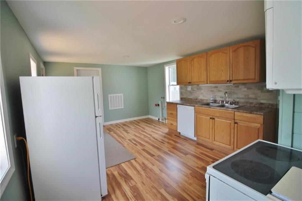 6 Trask Road Turner, ME 04282 - Photo 5 of 16 Kitchen/ Good Space Nice Back Splash