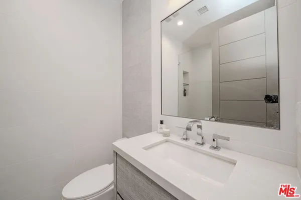 $3,190,000 | 13311 West Magnolia Boulevard, Sherman Oaks, CA 91401