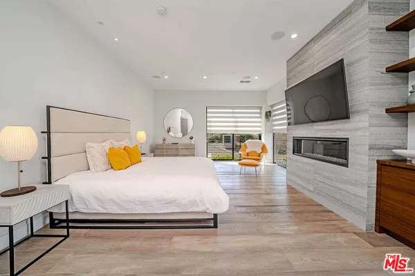 $3,190,000 | 13311 West Magnolia Boulevard, Sherman Oaks, CA 91401