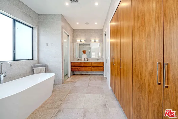 $3,190,000 | 13311 West Magnolia Boulevard, Sherman Oaks, CA 91401