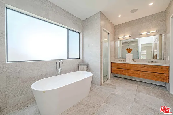 $3,190,000 | 13311 West Magnolia Boulevard, Sherman Oaks, CA 91401