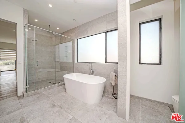 $3,190,000 | 13311 West Magnolia Boulevard, Sherman Oaks, CA 91401
