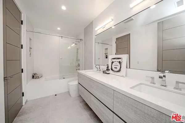$3,190,000 | 13311 West Magnolia Boulevard, Sherman Oaks, CA 91401