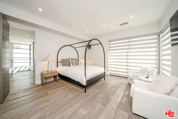 $3,190,000 | 13311 West Magnolia Boulevard, Sherman Oaks, CA 91401