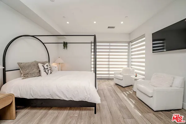 $3,190,000 | 13311 West Magnolia Boulevard, Sherman Oaks, CA 91401