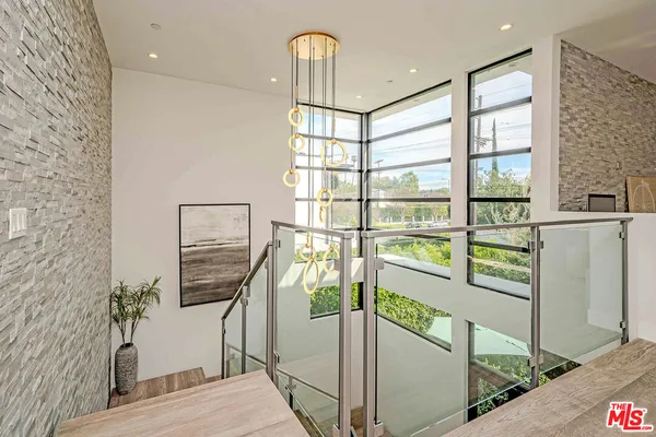 $3,190,000 | 13311 West Magnolia Boulevard, Sherman Oaks, CA 91401