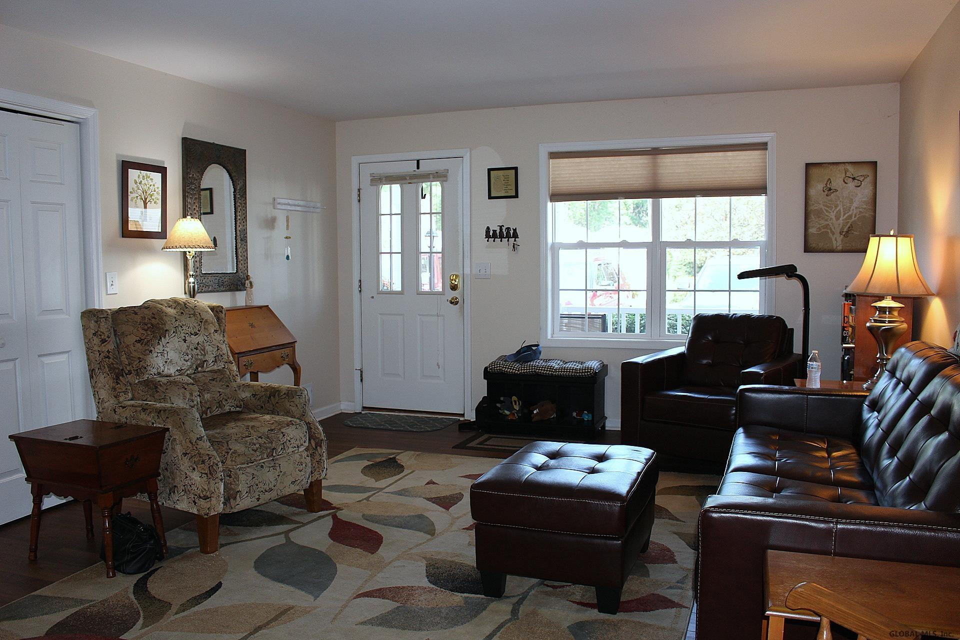 28 Riverside Drive Rotterdam, NY 12150 - Photo 4 of 33 Photo 4