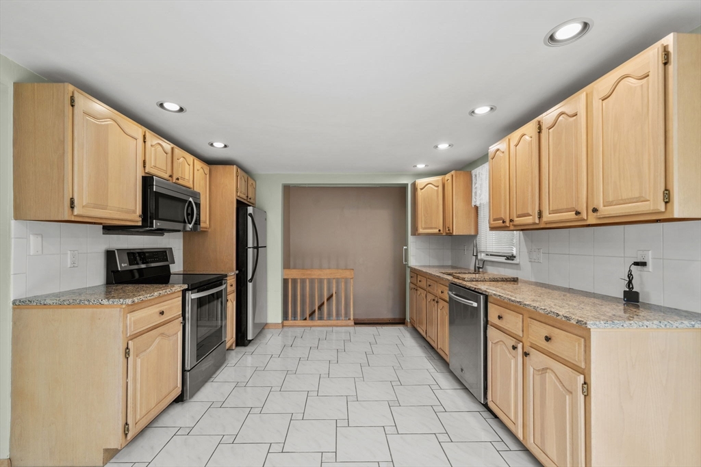 41 Samoset Road Peabody, MA 01960 - Photo 8 of 37