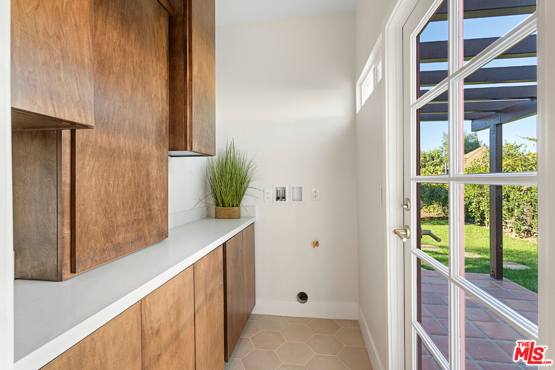 11273 Charnock Road Los Angeles, CA 90066 - Photo 19 of 37 Gallery Image 19