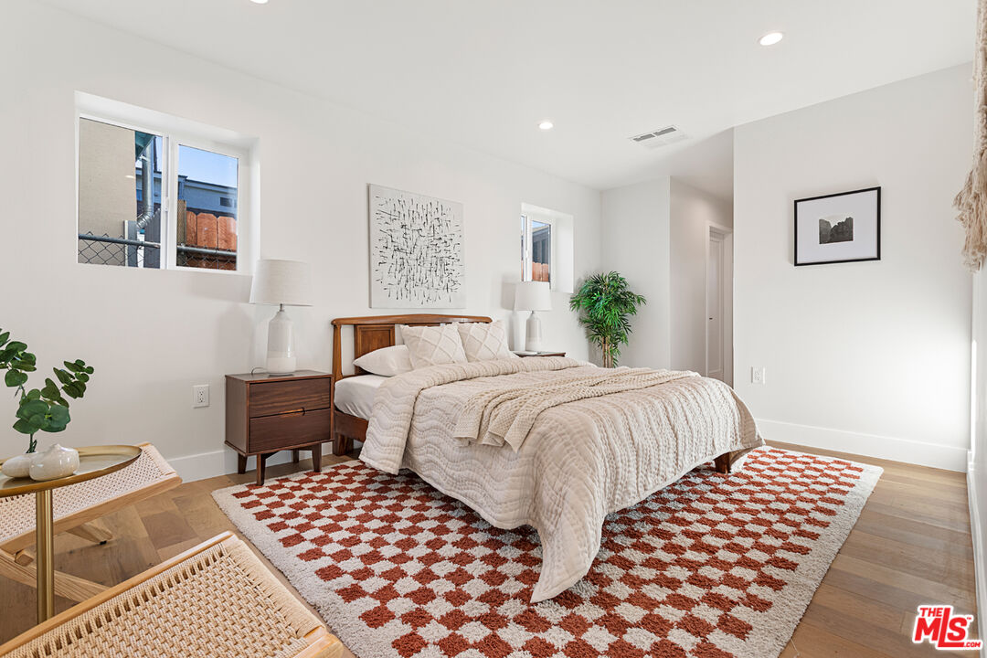 11273 Charnock Road Los Angeles, CA 90066 - Photo 20 of 37 Gallery Image 20