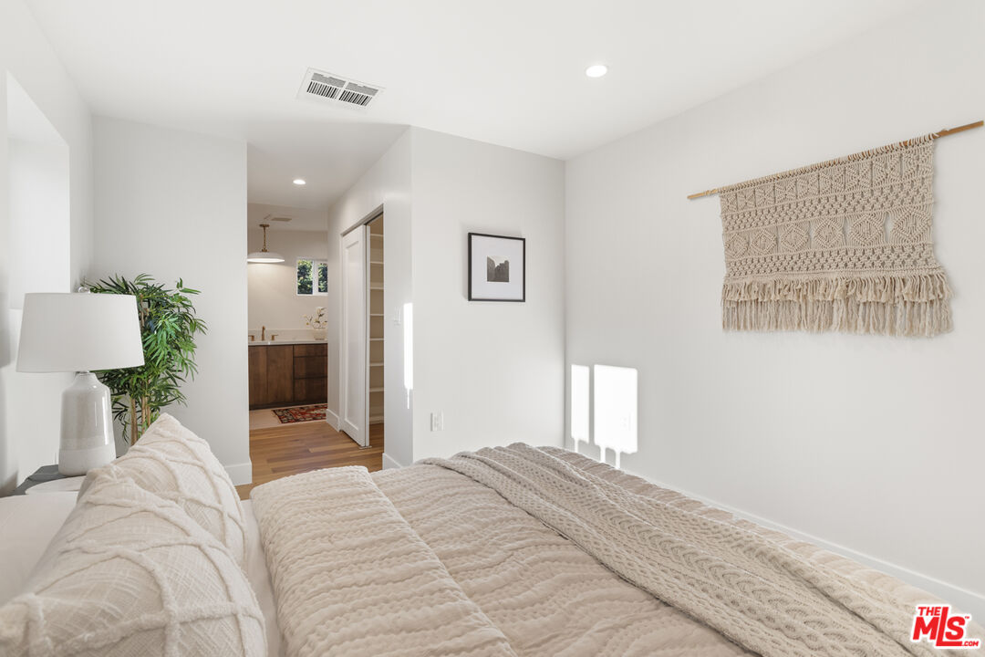 11273 Charnock Road Los Angeles, CA 90066 - Photo 21 of 37 Gallery Image 21