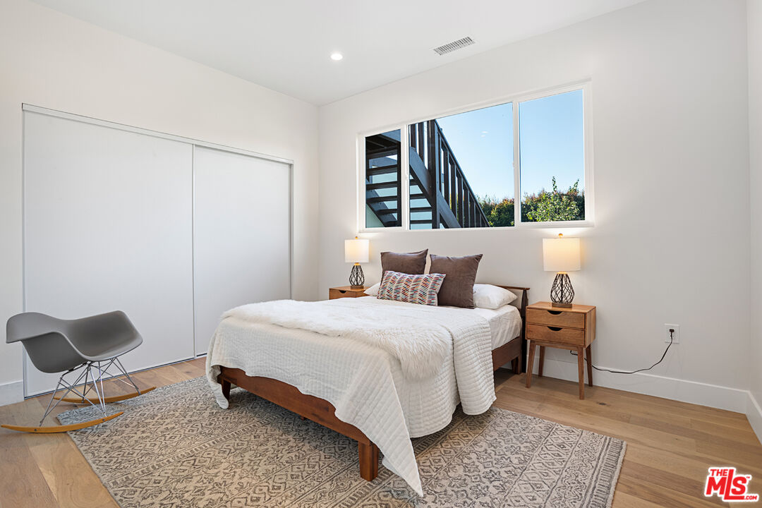 11273 Charnock Road Los Angeles, CA 90066 - Photo 25 of 37 Gallery Image 25