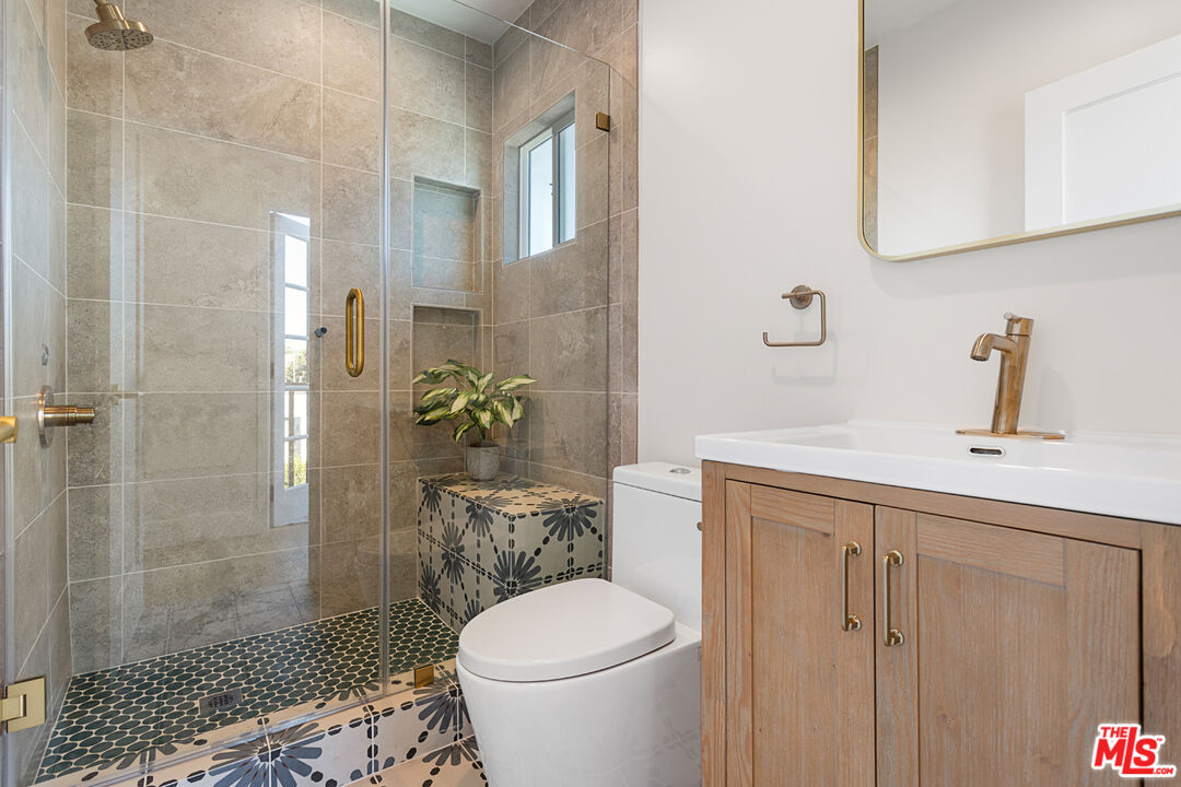 11273 Charnock Road Los Angeles, CA 90066 - Photo 29 of 37 Gallery Image 29