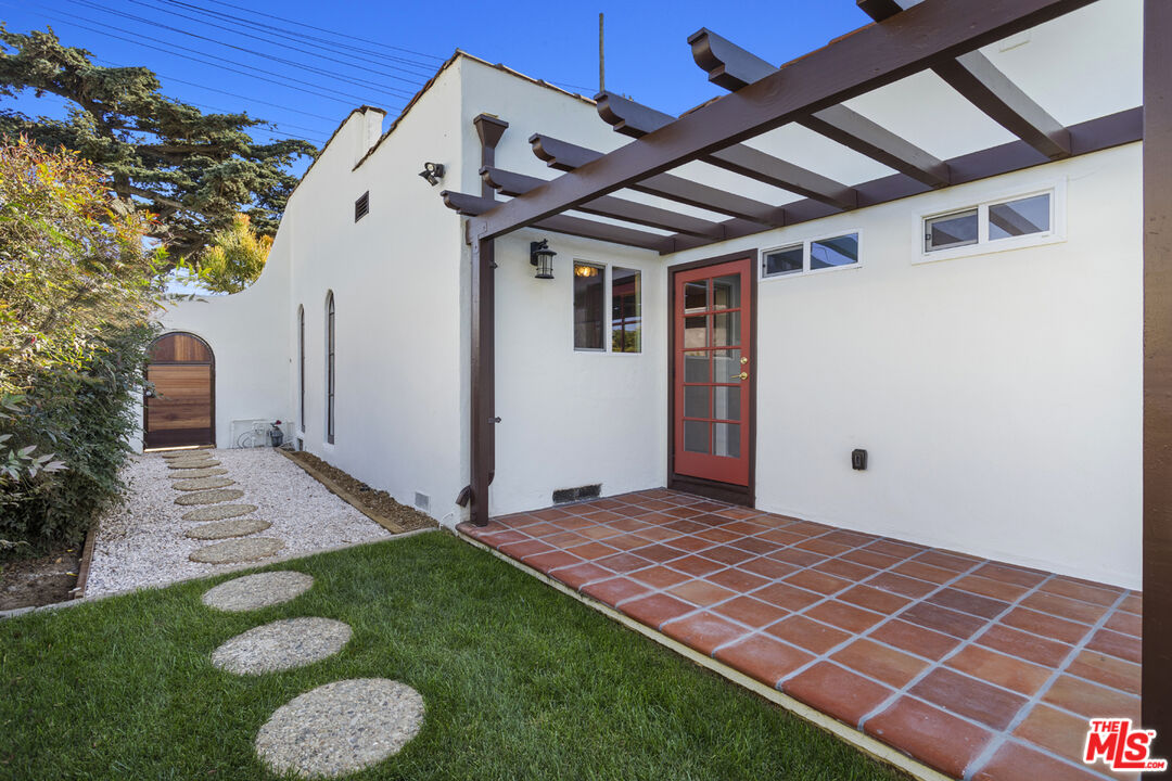 11273 Charnock Road Los Angeles, CA 90066 - Photo 36 of 37 Gallery Image 36