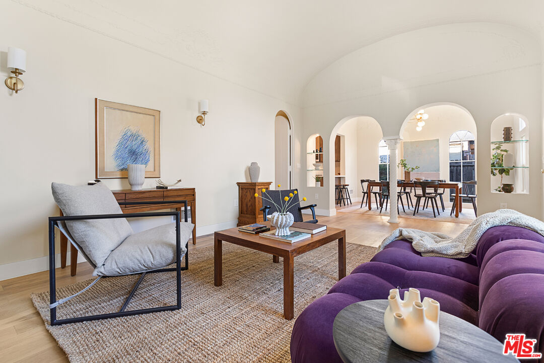 11273 Charnock Road Los Angeles, CA 90066 - Photo 4 of 37 Gallery Image 4