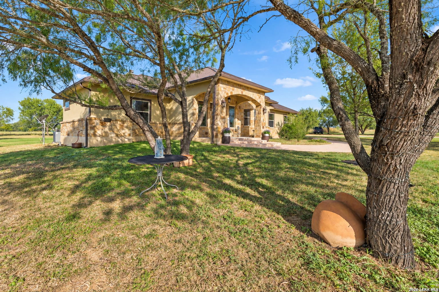 230 Casarez Road Pleasanton, TX 78064 - Photo 7 of 32 Gallery Image 7