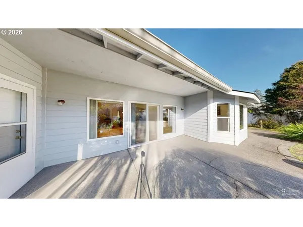 a open kitchen with a lot of flowers