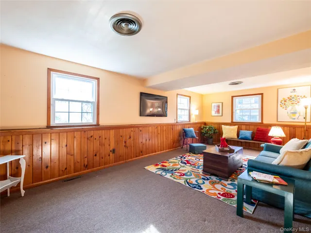 $1,849,000 | 427 Ryder Road, Manhasset, NY 11030