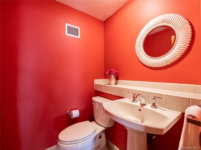 $1,849,000 | 427 Ryder Road, Manhasset, NY 11030