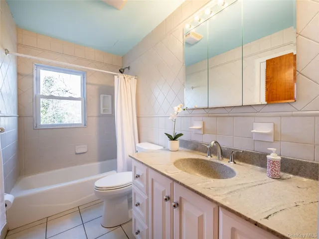 $1,849,000 | 427 Ryder Road, Manhasset, NY 11030