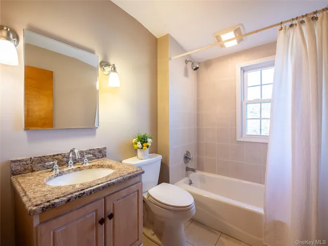 $1,849,000 | 427 Ryder Road, Manhasset, NY 11030