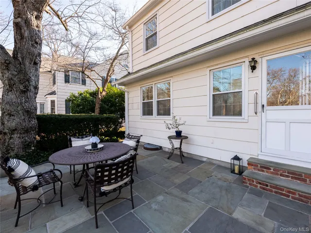 $1,849,000 | 427 Ryder Road, Manhasset, NY 11030