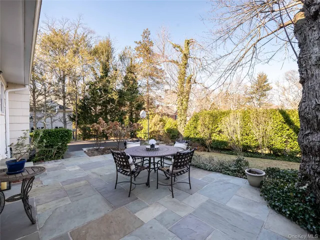 $1,849,000 | 427 Ryder Road, Manhasset, NY 11030