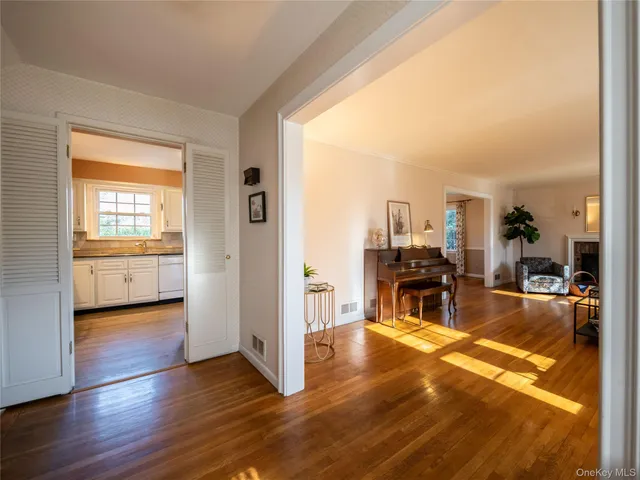 $1,849,000 | 427 Ryder Road, Manhasset, NY 11030