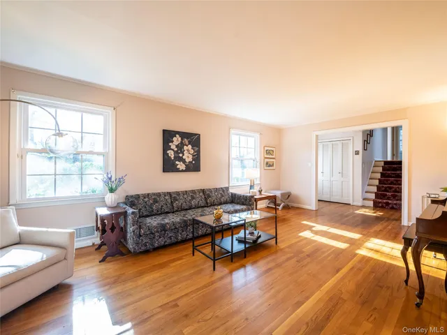 $1,849,000 | 427 Ryder Road, Manhasset, NY 11030