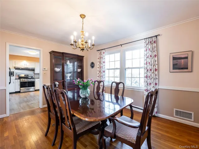 $1,849,000 | 427 Ryder Road, Manhasset, NY 11030