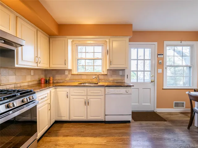 $1,849,000 | 427 Ryder Road, Manhasset, NY 11030