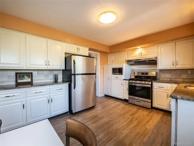 $1,849,000 | 427 Ryder Road, Manhasset, NY 11030