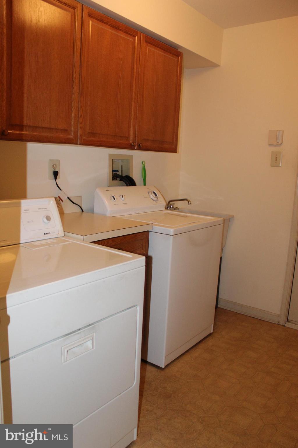 2290 Weigner Road Lansdale, PA 19446 - Photo 17 of 44 Laundry