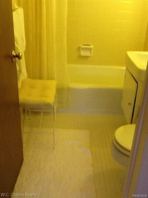 21510 Kelly Road Eastpointe, MI 48021 - Photo 12 of 16 photo bath3.JPG