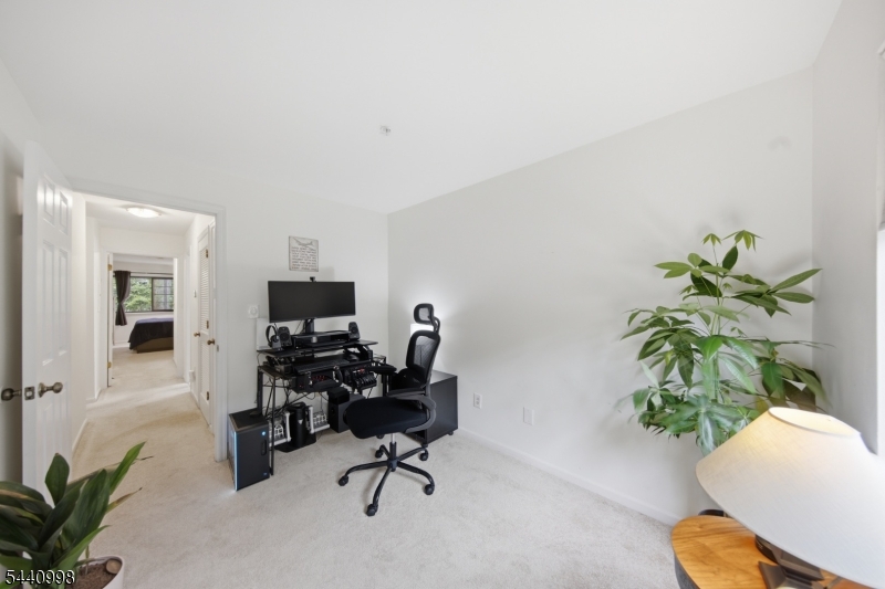 609 Mark Twain Way Mahwah, NJ 07430 - Photo 18 of 40 a workspace with furniture and a potted plant