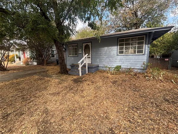 $1,500 | 4116 Lisbon Street, Fort Worth, TX 76107