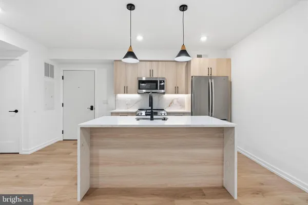 $1,975 | 208 Vine Street, Unit 3F, Philadelphia, PA 19106