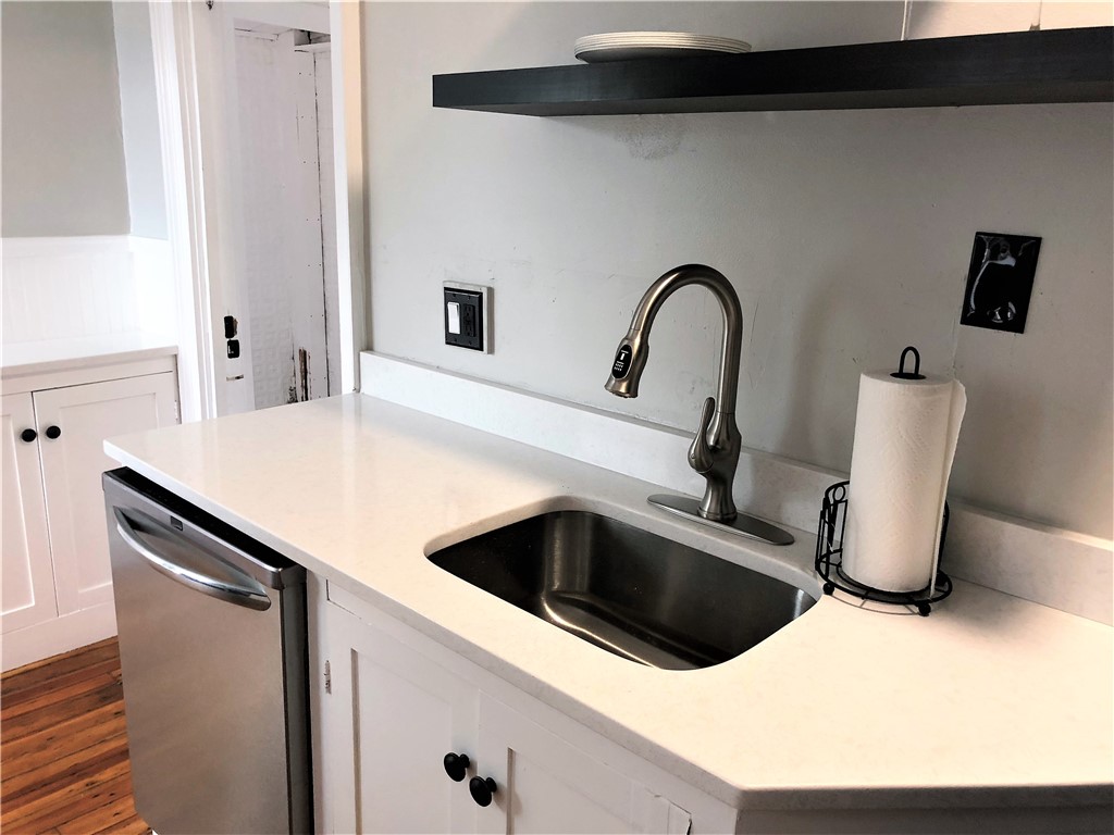 283 Spring Street, Unit 2 Newport, RI 02840 - Photo 2 of 15