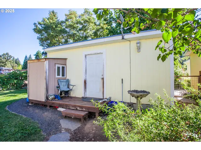 a view of a backyard with plants