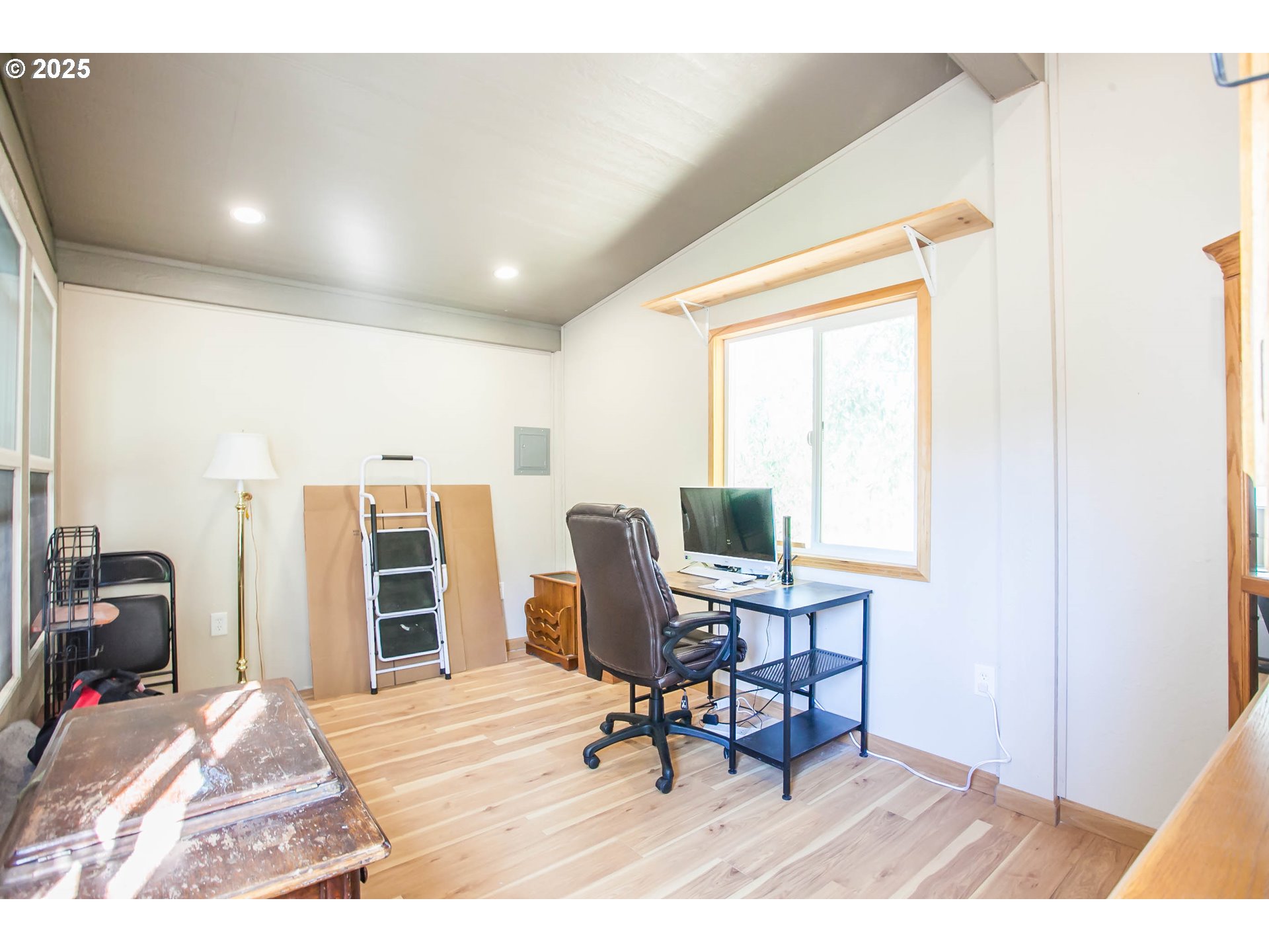 6270 Miller Road Mount Hood Parkdale, OR 97041 - Photo 37 of 48 a work room with furniture a rug and a window