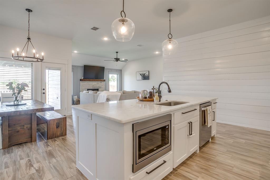 149 Sammy Street Godley, TX 76044 - Photo 8 of 33
