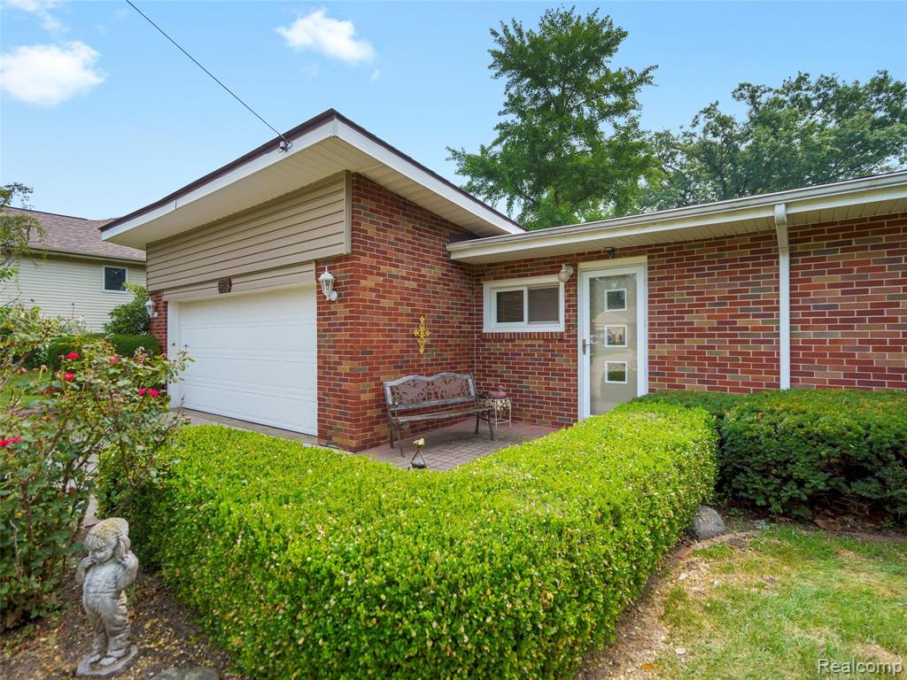 628 Riverside Drive Linden, MI 48451 - Photo 4 of 58