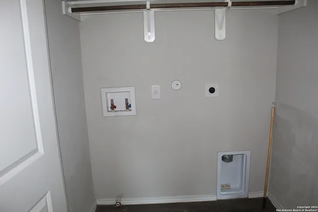 $2,300 | 6522 Babcock Terrace, San Antonio, TX 78249